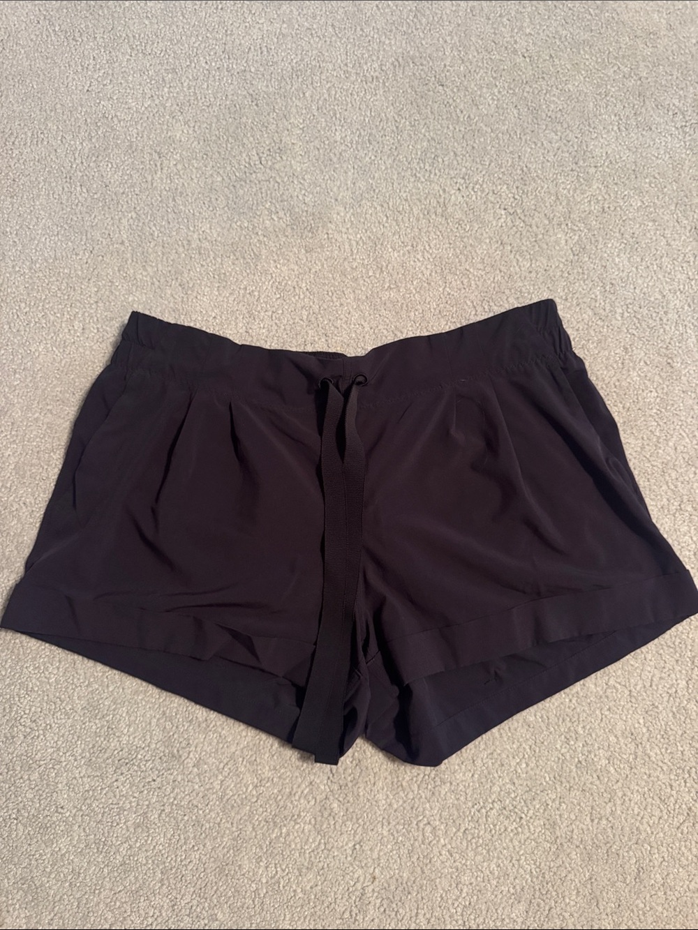 lululemon Black Women's Athletic Drawstring Cuffed Tie Shorts 12